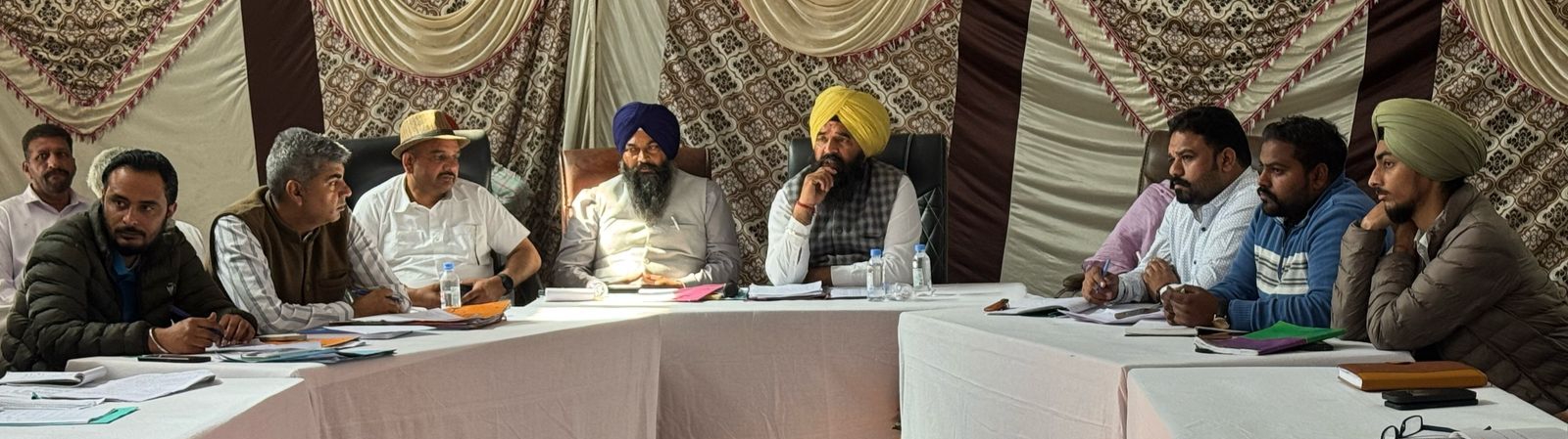 ਵਿਕਾਸ ਕਾਰਜਾਂ ਵਿੱਚ ਡਿਪਟੀ ਸਮੀਕਰ ਨੇ ਹੋਰ ਤੇਜੀ ਲਿਆਉਂਦੀ ਇਕ ਮੰਚ ਓਤੇ ਪੰਚਾਇਤਾਂ ਤੇ ਵਿਭਾਗਾਂ ਦੇ ਮੁੱਖੀ ਇੱਕਠੇ ਕੀਤੇ